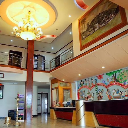 פאלני Hotel Vels Court מראה חיצוני תמונה