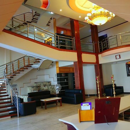 פאלני Hotel Vels Court מראה חיצוני תמונה