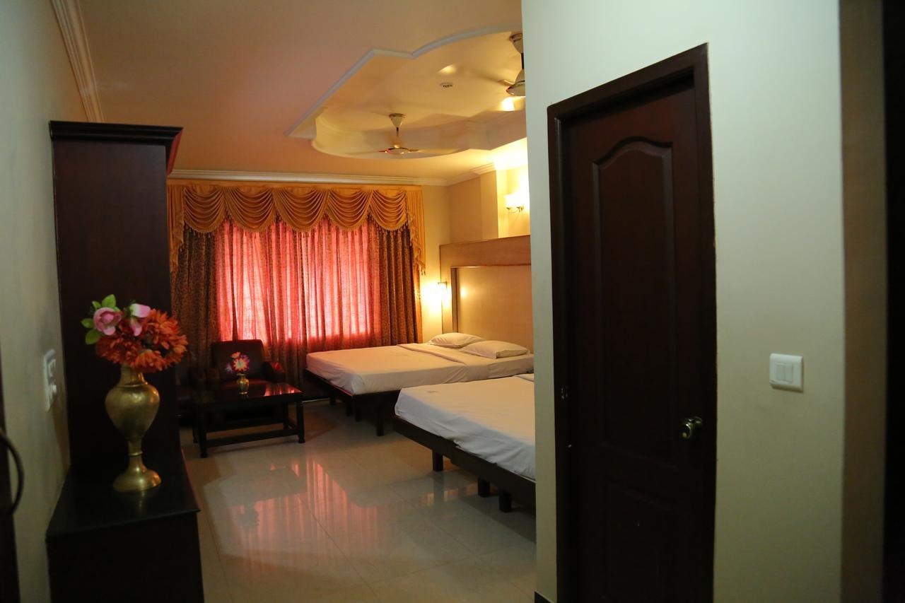 פאלני Hotel Vels Court מראה חיצוני תמונה