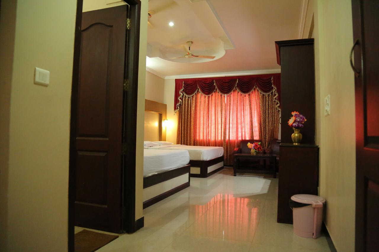 פאלני Hotel Vels Court מראה חיצוני תמונה