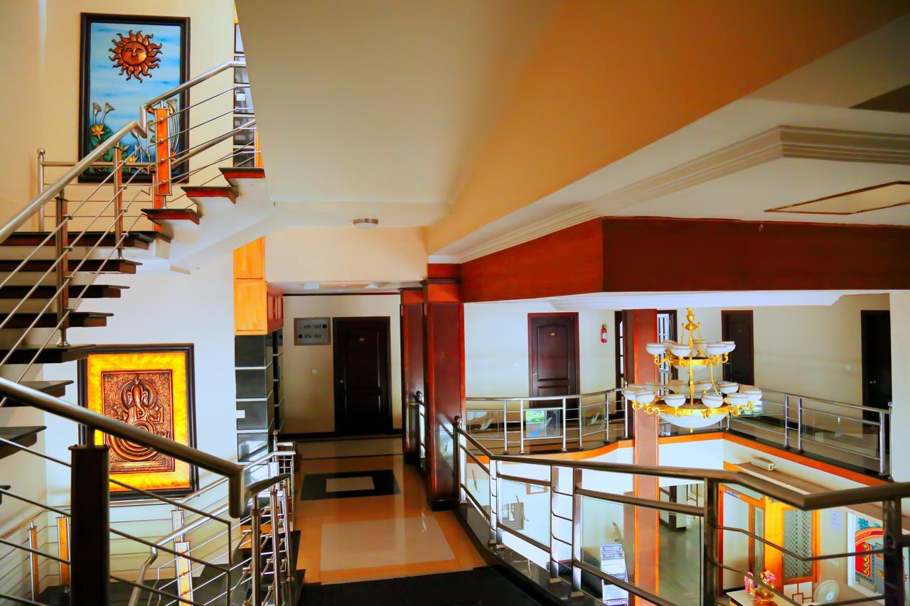 פאלני Hotel Vels Court מראה חיצוני תמונה