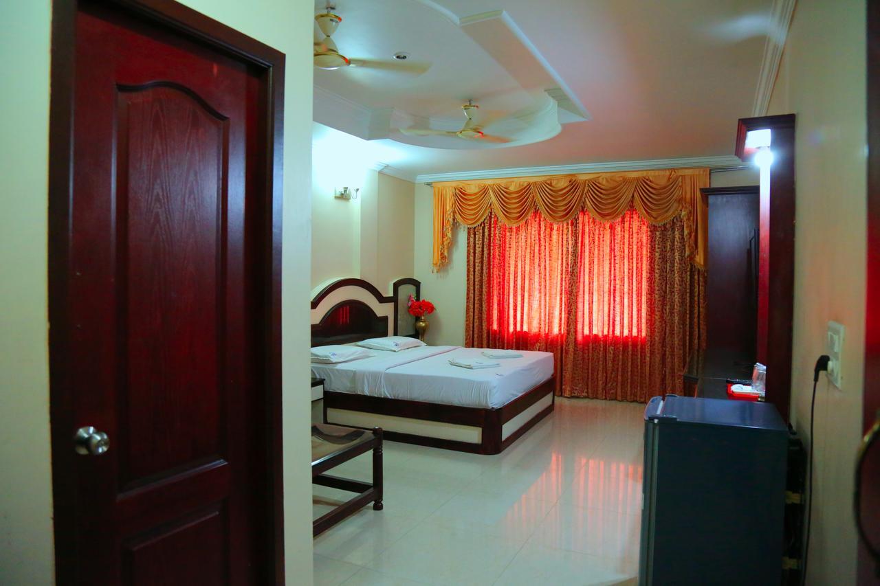 פאלני Hotel Vels Court מראה חיצוני תמונה