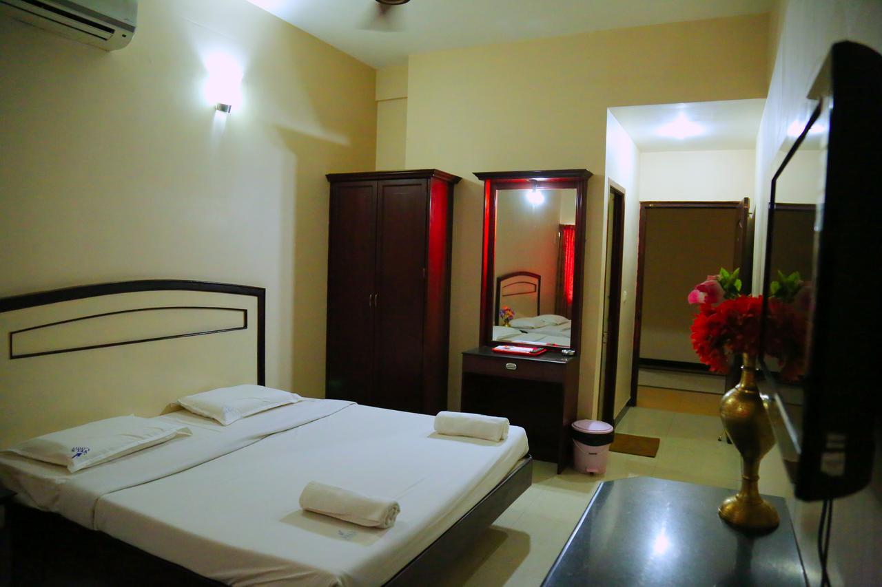 פאלני Hotel Vels Court מראה חיצוני תמונה