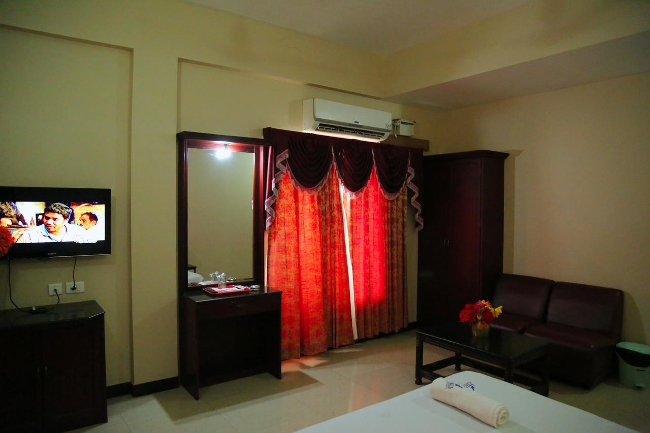 פאלני Hotel Vels Court מראה חיצוני תמונה