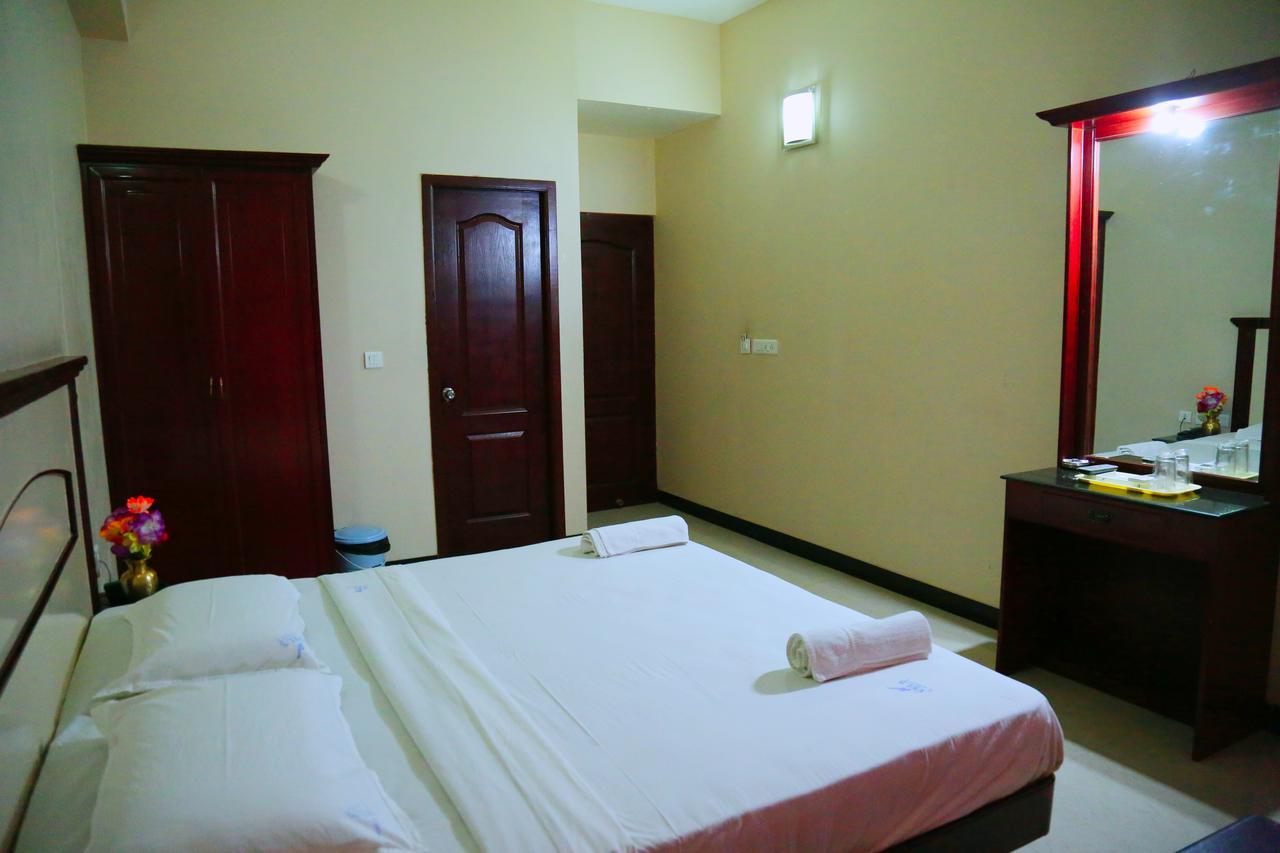 פאלני Hotel Vels Court מראה חיצוני תמונה
