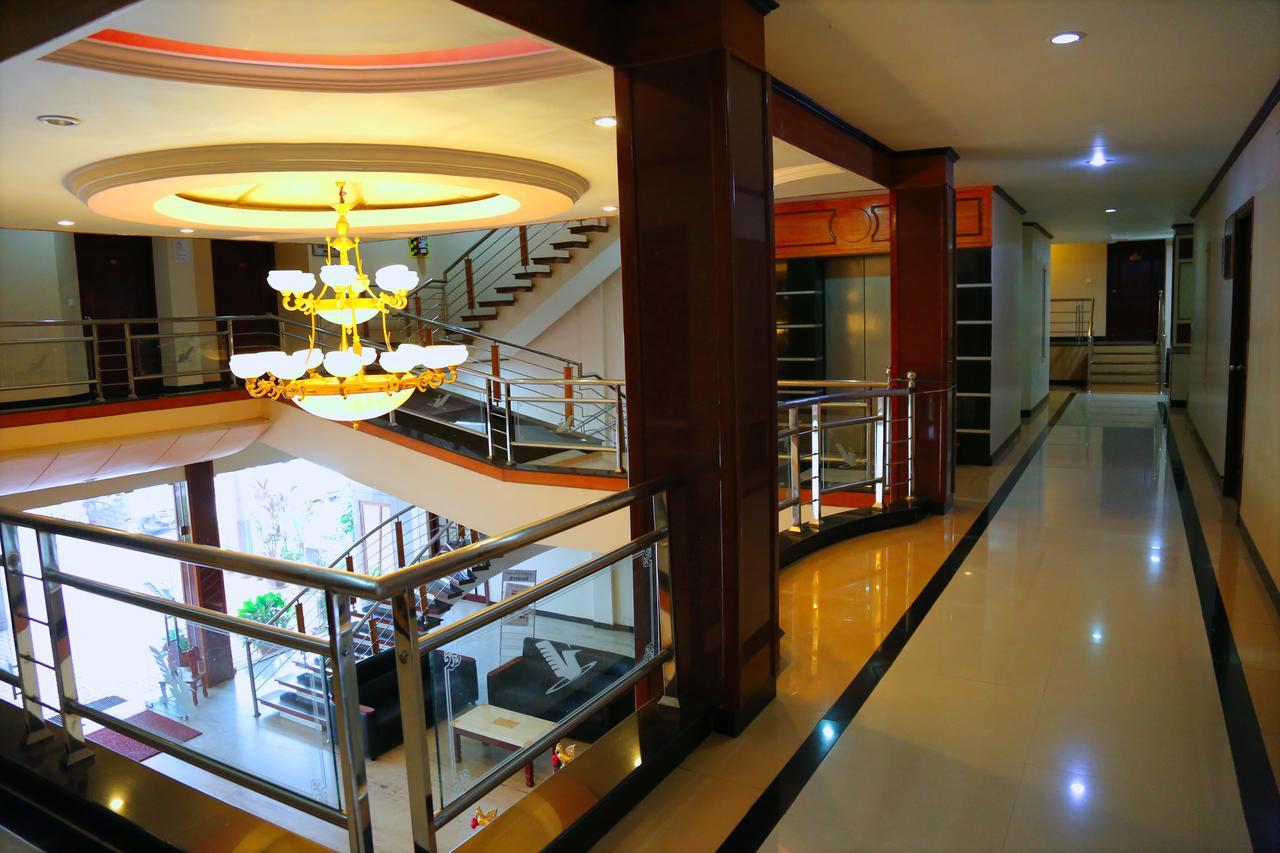 פאלני Hotel Vels Court מראה חיצוני תמונה