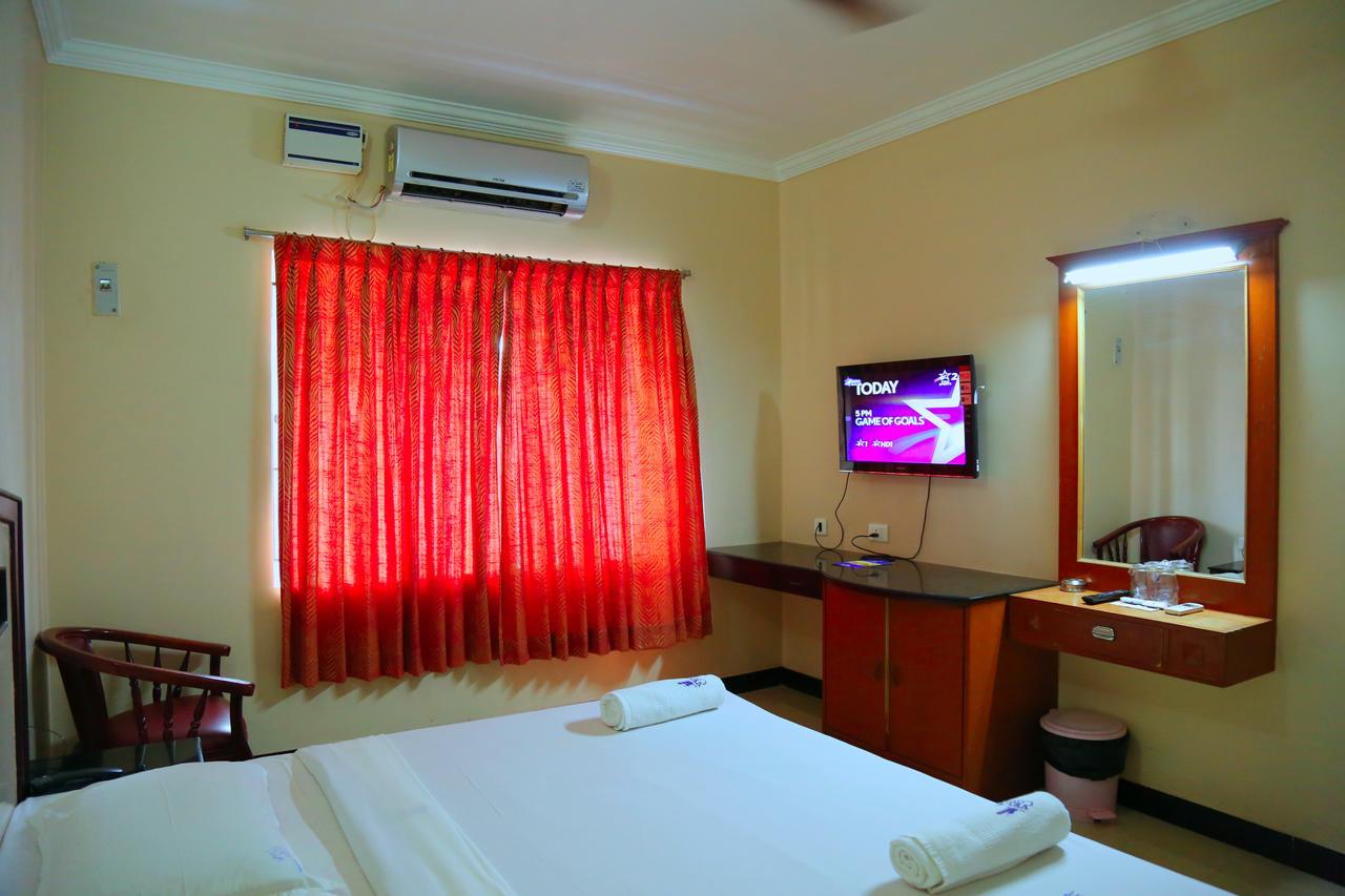 פאלני Hotel Vels Court מראה חיצוני תמונה