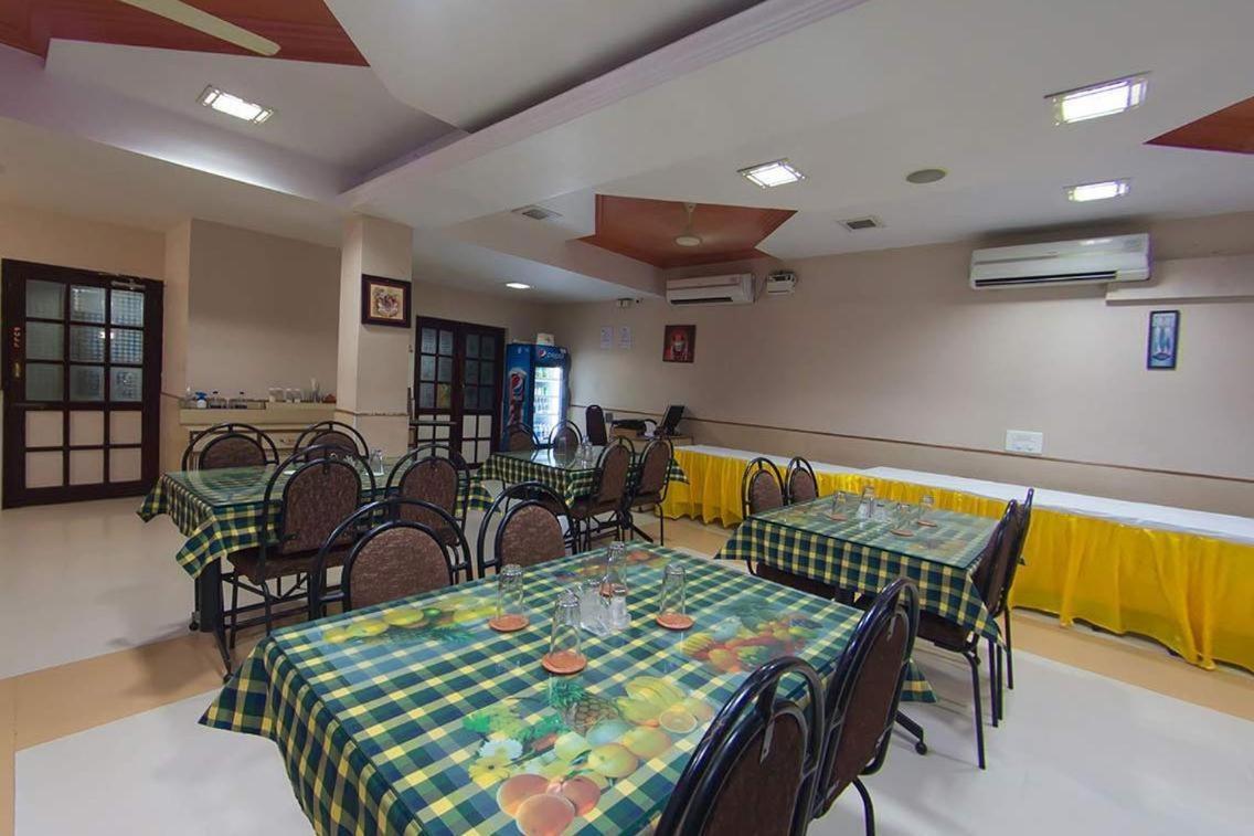 פאלני Hotel Vels Court מראה חיצוני תמונה